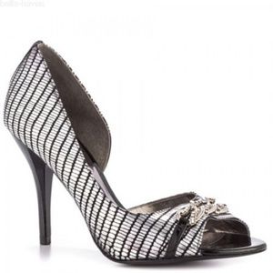 Carlos Santana Pumps